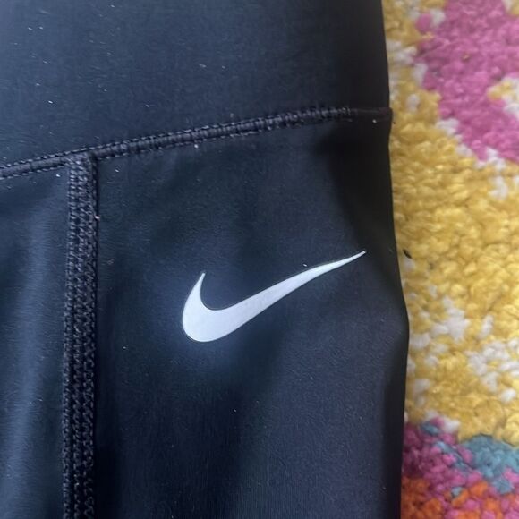 NIKE BLACK PRO LOGO CAPRI LEGGINGS MEDIUM - Picture 8 of 8